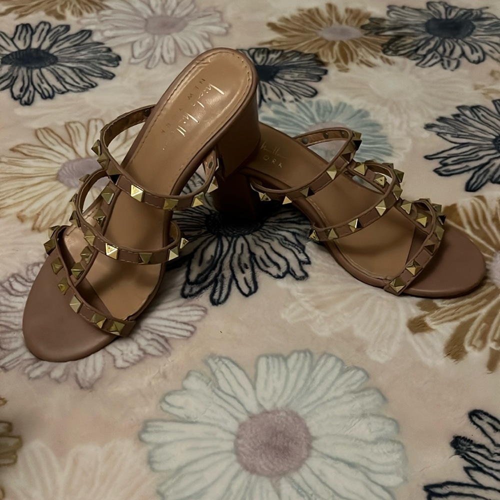 Nicole Miller NY tan shoe with gold studs
